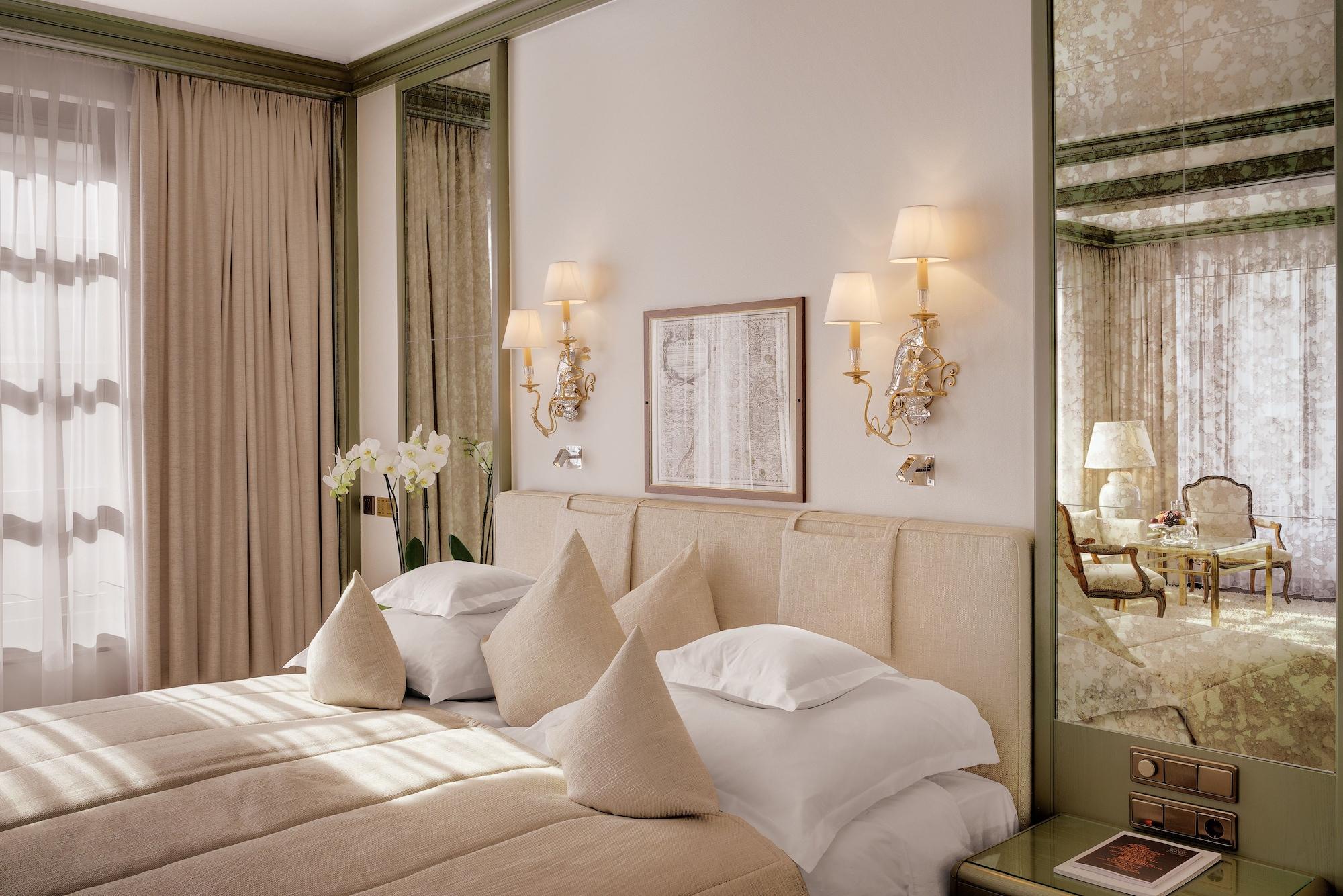 Hotel Europaeischer Hof Heidelberg, Bestes Hotel Deutschlands In Historischer Architektur Exteriér fotografie A bedroom at the Mandarin Oriental, Munich