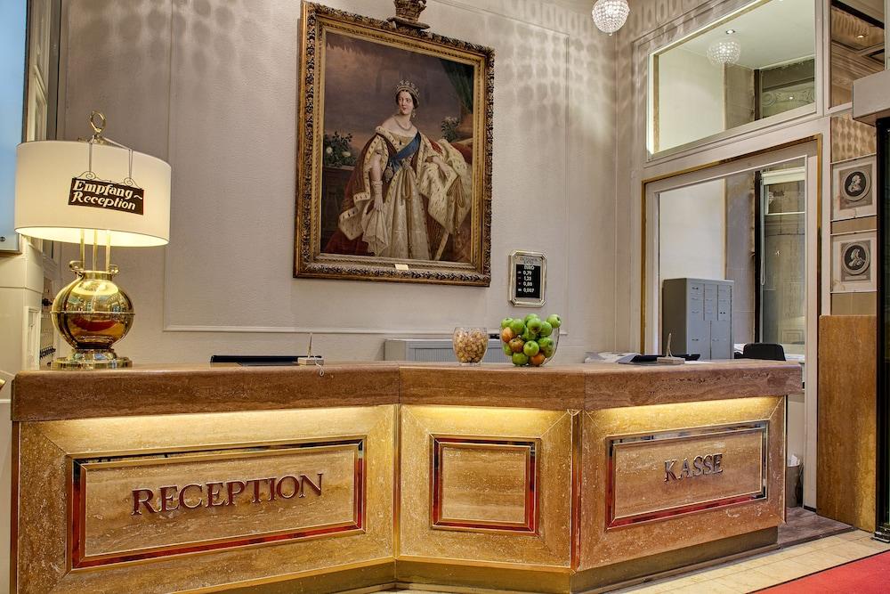 Hotel Europaeischer Hof Heidelberg, Bestes Hotel Deutschlands In Historischer Architektur Exteriér fotografie Reception desk at the hotel